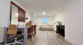 3 bed garden house direct connection to airport n train station - Image 2