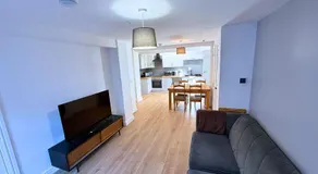 New 3 Bedroom Flat Close to Station - Image 2