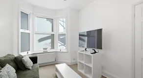 Family-Friendly 3-Bed Home, Sleeps 6, Quiet Area and Parking - Image 2