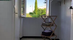 Maison charmante à Saint-Germain-de-Lusignan, parking privé - Image 5