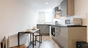 Copper House- Smart Stay near Stadium & City - Image 5