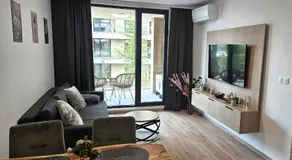 Luxury 2 Room Flat Free Parking, Pool and WiFi - Image 2
