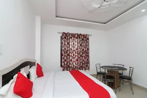 OYO 38637 Hotel Sar - Image 4
