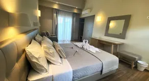 Cosmos Hotel - Image 2