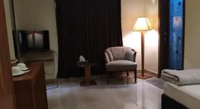 Bottomhill Palace Hotel - Image 2