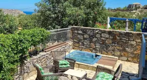 Plaka-sleeps4-parking-pool-hottub-seaviews - Image 3