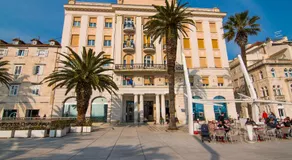 Riva Royal View Luxury Apartments - Image 3