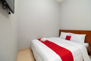 RedDoorz near RS Sari Asih Cipondoh - Image 2
