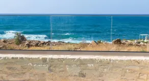Lucia Beachfront Suite - Image 5