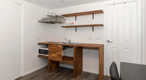 Detached King Studio with Private Bath & Kitchen in Carramar - Nearby Station & Shops - Image 5