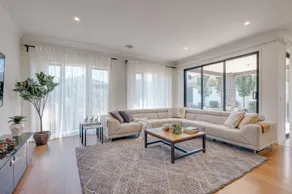 StayAU Cozy Holiday House 4BRM Big Group Tarneit - Image 3