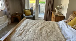 Sunny Garden WFH Retreat with Private Entrance and Parking near NEC BHX JLR - Image 2