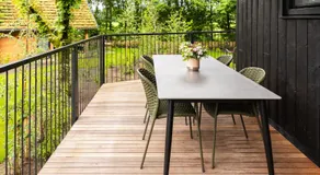 Spacious Holiday Home With Garden - Image 3