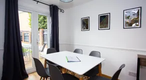 GERARD WALK - Spacious Home, High Speed Wi-Fi, Free Parking, Garden - Image 5