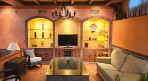 VILLA CASTELLA Acogedora casa para familias con piscina y jardín cerca del mar - Image 2