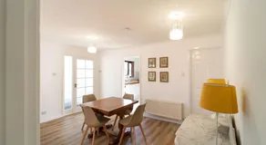 Bumble Bee Bungalow Serviced Accommodation - Image 5