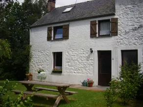 Tranquil Forestside Cottage - Image 4