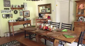 18 Vine Inn & Carriage House - Image 4
