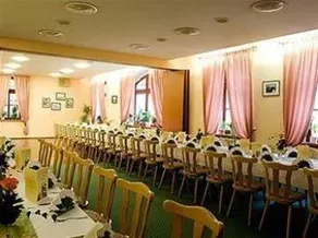 Logis Hotel Stadt Neustadt - Image 2
