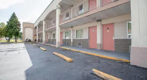 Hotel O Daylight Inn Elkhart I-90, IN - Image 4
