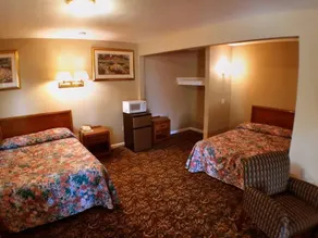 OYO Travellers Inn - Image 5