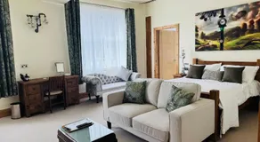 Chandlers Bar and Rooms - Image 2