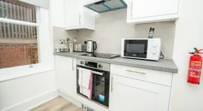 Stylish Flat with Terrace in Cheltenham Centre - Image 5