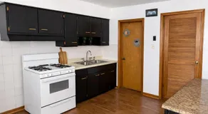 Location! Location! 2bd 1bth spacious apartment! - Image 3