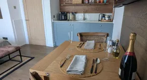 Saltwater Lodge - Air Con 75yrd to the sea - EV point free - Image 2