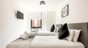 Superior Apartment with Balcony & Gym - Image 2