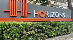 Chic Overlooking Studio at Horizons 101 - Image 3