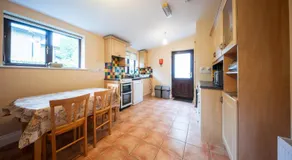 Stylish Chalet Oranmore Galway Sleeps 5 - Image 3