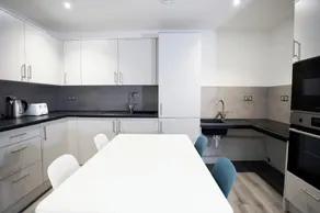 Colchester Studio Suites - Image 2