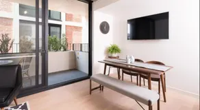 Modern Apartment In Flawless Fitzroy+Carpark - Image 5