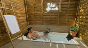 Chalupku - Luxury Apt 70m2 in centrum, JACUZZI, private parking, AC, balcony, quiet sleep, best in town - Image 2