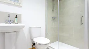 Stansted airport - studio annexe with parking - Image 4