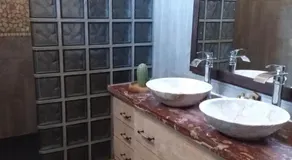 Chambre pour 2 personnes avec salle de bain privée - Image 2
