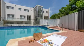 CENTRAL NO 5 LUXURY APARTMENT - Image 3