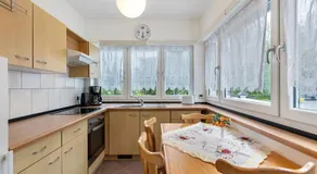 Charmante maison conviviale et familiale avec barbecue, jardin et terrasse | Vue jardin - Image 3