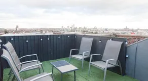 Weekly & Monthly stays in Penthouse for Contractors or Leisure Single or Superking beds available - Image 5