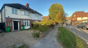 Eastcote London Retreat 3 min walk to Tube 30 min to central London , Free parking 3 cars, Private 1st Floor 2 Bedroom Suite 2 smart TVs with Fully Equipped Kitchen and Bathroom - Image 3