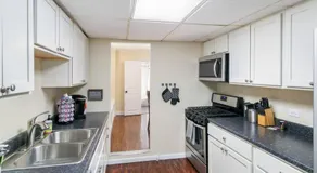 Home with Garage in DT Libertyville Near Naval Base - Image 4