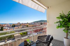 V Luxury Apartment - Image 3