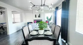 VEGAS GEM 4BDR KING BED Wifi GARAGE PRKNG - Image 2