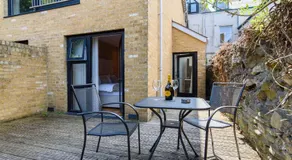 Oakfield Premier Apartments-High Speed WiFi-Smart SelfCheckIn-Central Cardiff Gem - Image 4