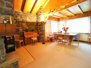 Bright Chalet with Terrace - Image 4