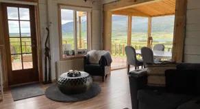Icelandic Lake House - Image 2