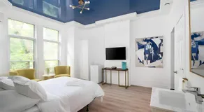 Kozy Stays Penfield - Modern Rooms Heart of downtown - Image 4