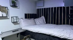 Studio apartment in bolton town - Image 2