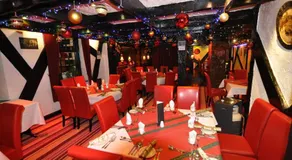 The Roundabout Hotel - Image 5